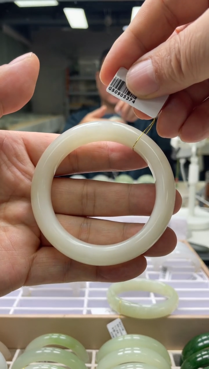 【闪购商品】和田玉手镯未镶嵌编码5374 圈口