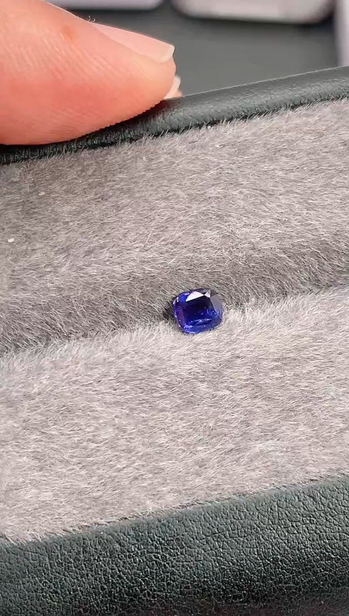 裸石蓝宝石0.56-天然无烧蓝宝石