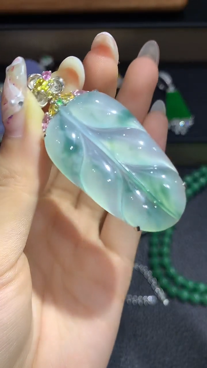 【闪购商品】翡翠18K金镶嵌吊坠(不含链)60团购