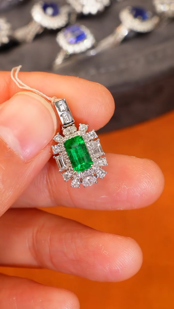 【闪购商品】祖母绿吊坠18K金镶嵌.