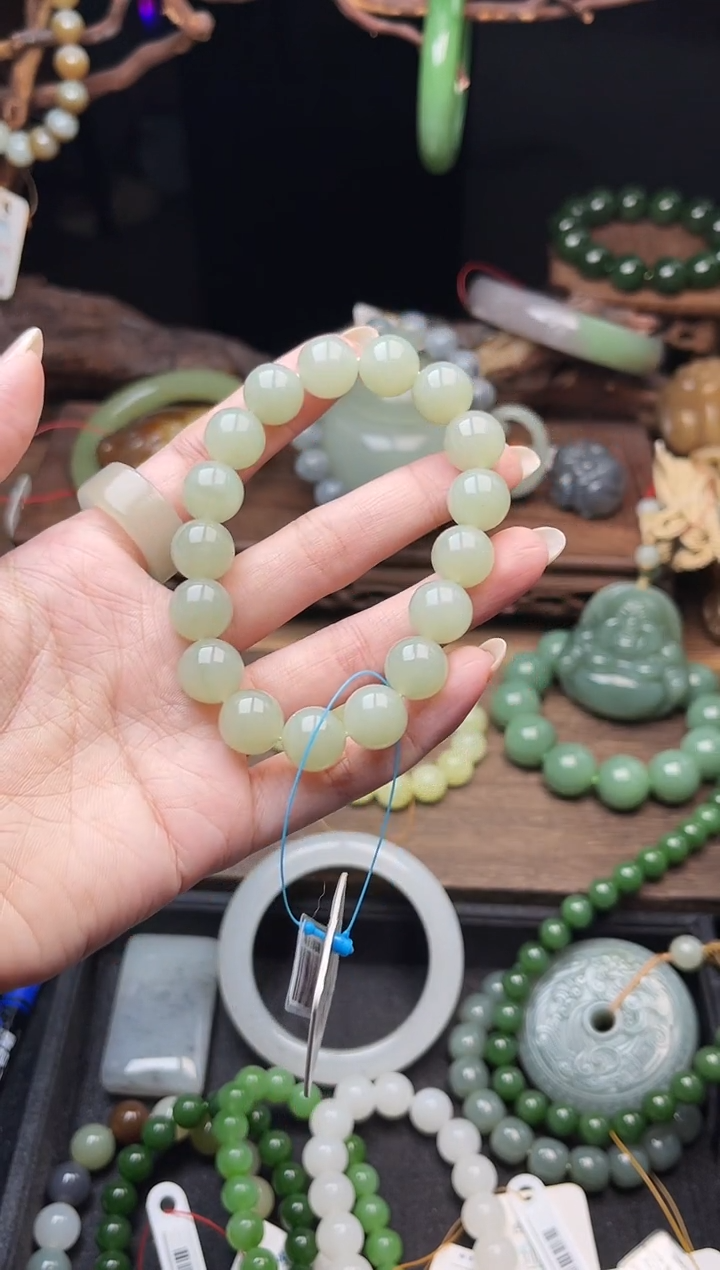 手串未镶嵌和田玉卡12且末青白 圆珠有瑕疵9009278