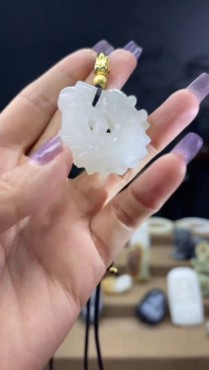 颈饰未镶嵌和田玉1