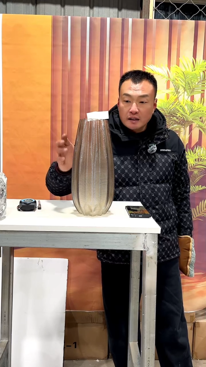 【闪购商品】玻璃107茶色香槟色横纹花瓶