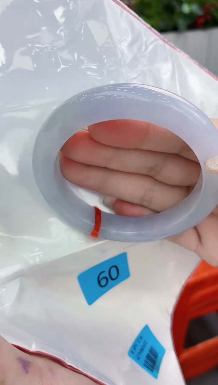 翡翠手镯未镶嵌翡翠手镯