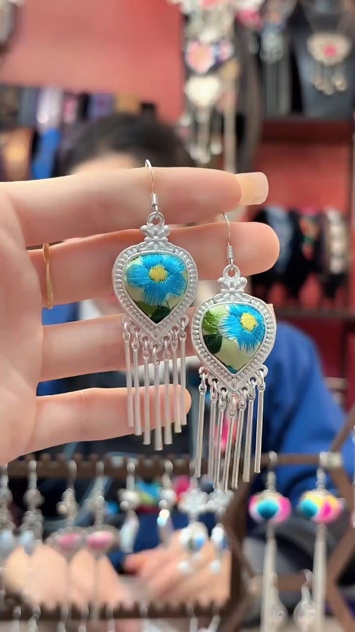 织绣 云织谣民族风精美饰品   301