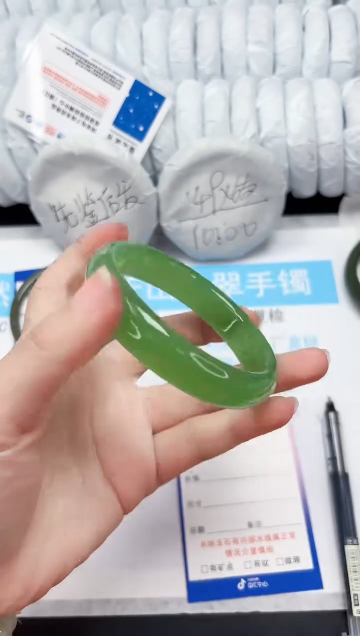 【闪购商品】石英质玉手镯未镶嵌549-