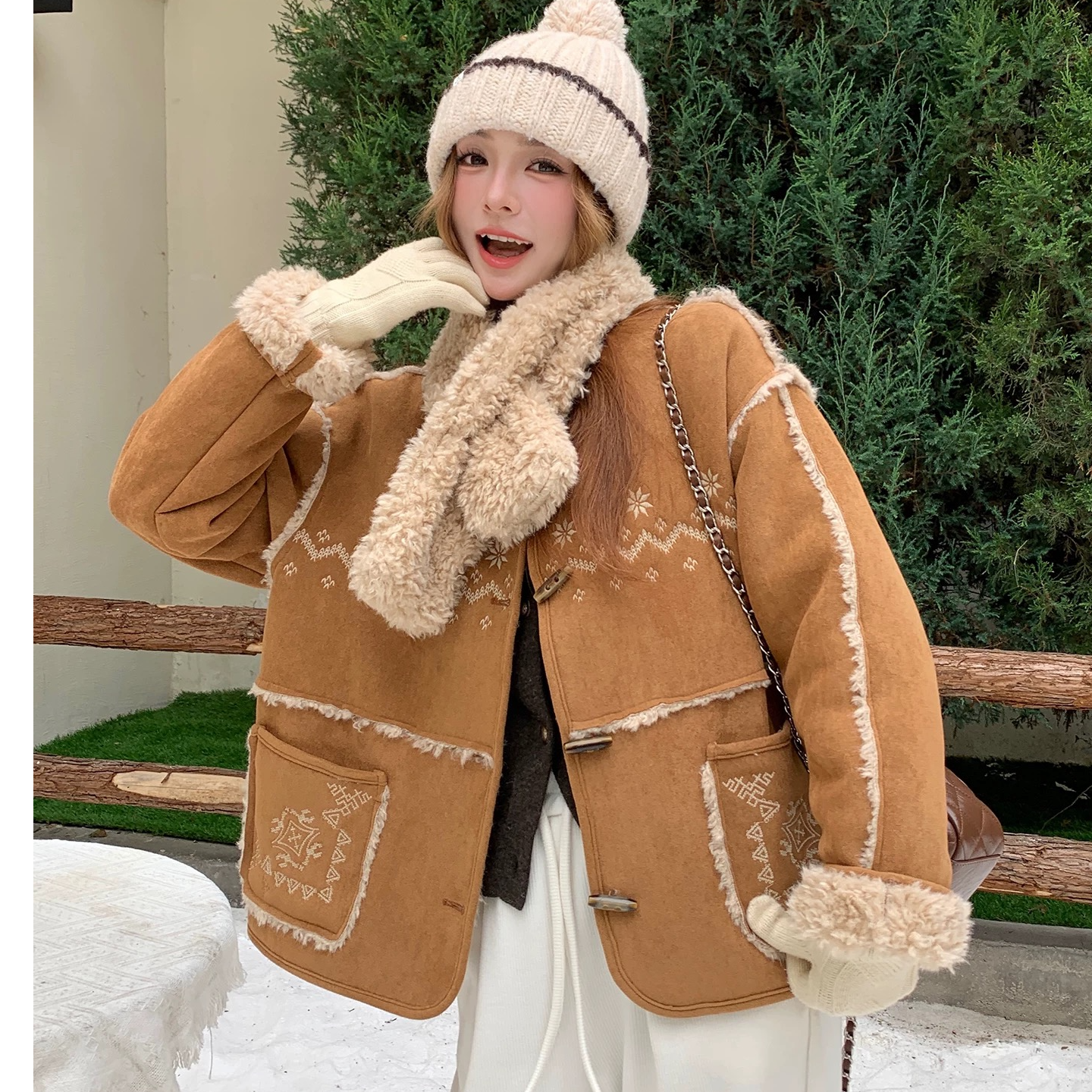 2025绣花一体配围巾外套女冬季新款复古百搭上衣-YJM6820