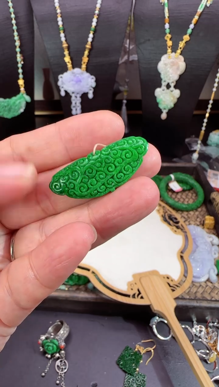 【闪购商品】翡翠颈饰未镶嵌拍照