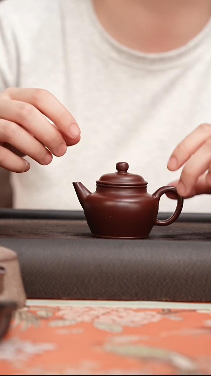 茶壶紫砂张健紫袍玉砂光素剑流德钟90cc
