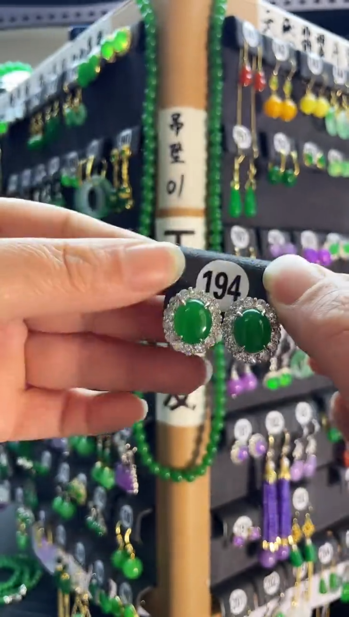 【闪购商品】翡翠耳饰银S925镶嵌194...
