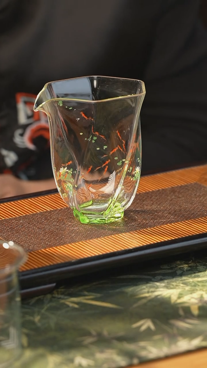 不****生玉见品牌手绘鱼戏公道杯