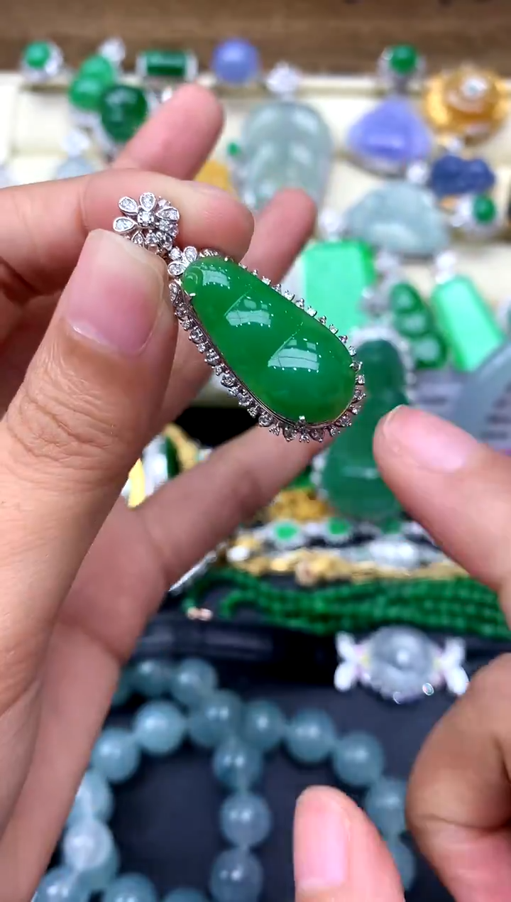 【闪购商品】翡翠颈饰18K金镶嵌365-中国好珍宝