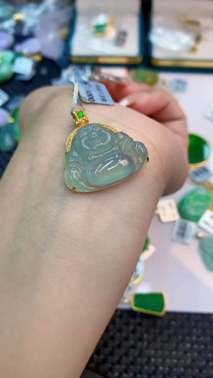 颈饰18K金镶嵌翡翠1