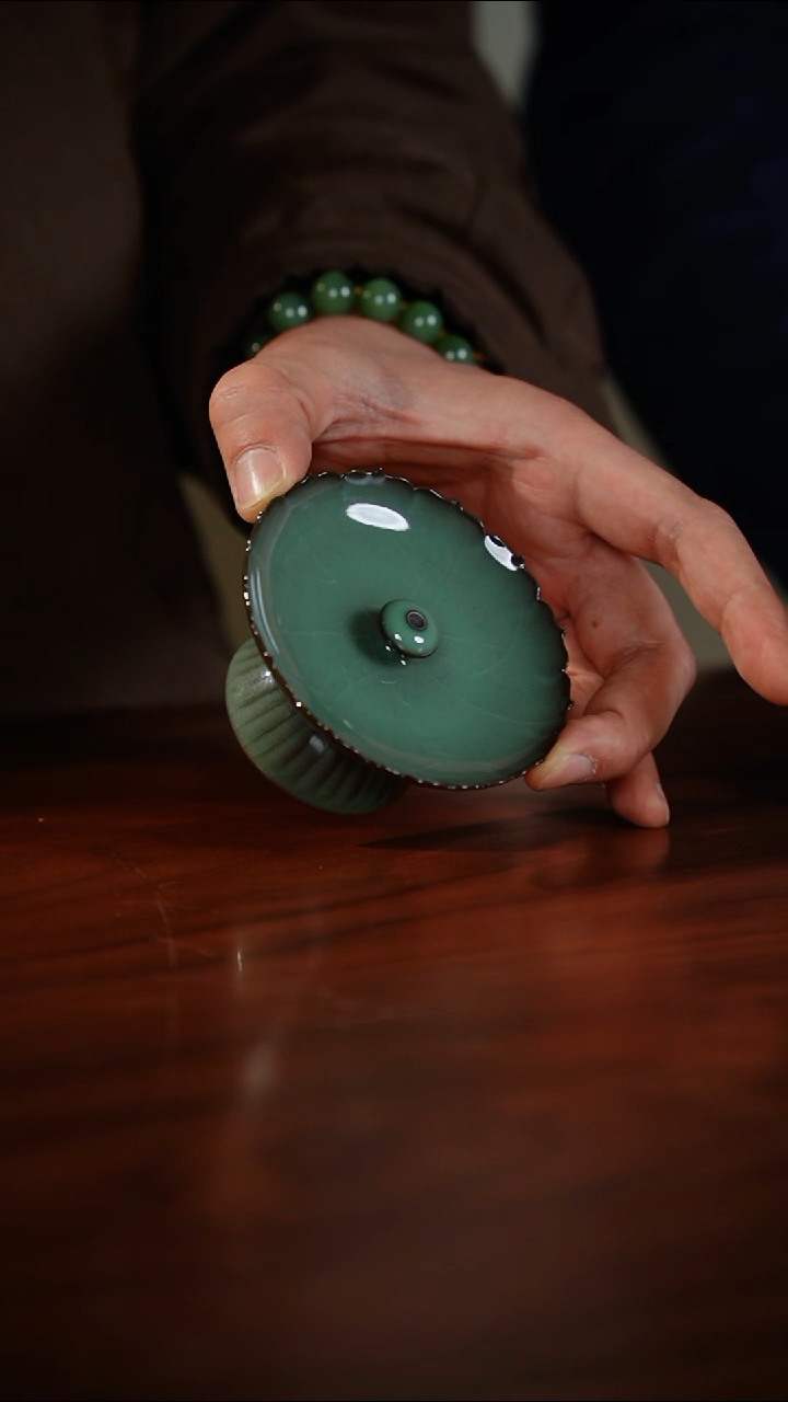 98-1菱口香插（龙泉·哥窑盛侃）