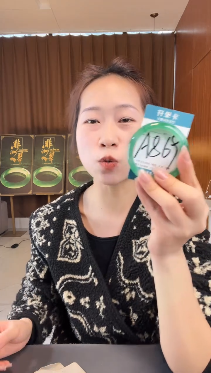 【闪购商品】石英质玉手镯未镶嵌非洲翠