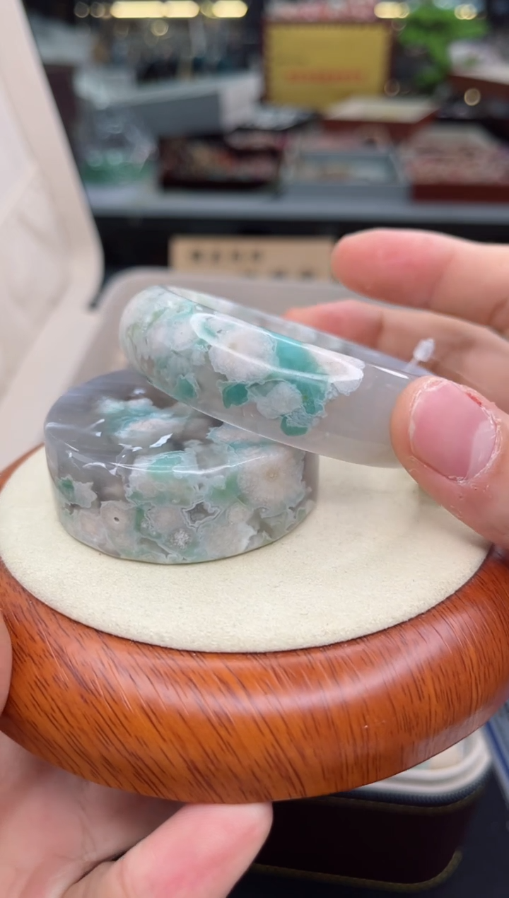 【闪购商品】石英质玉手镯未镶嵌58圈口（赠品镯心）5S8083