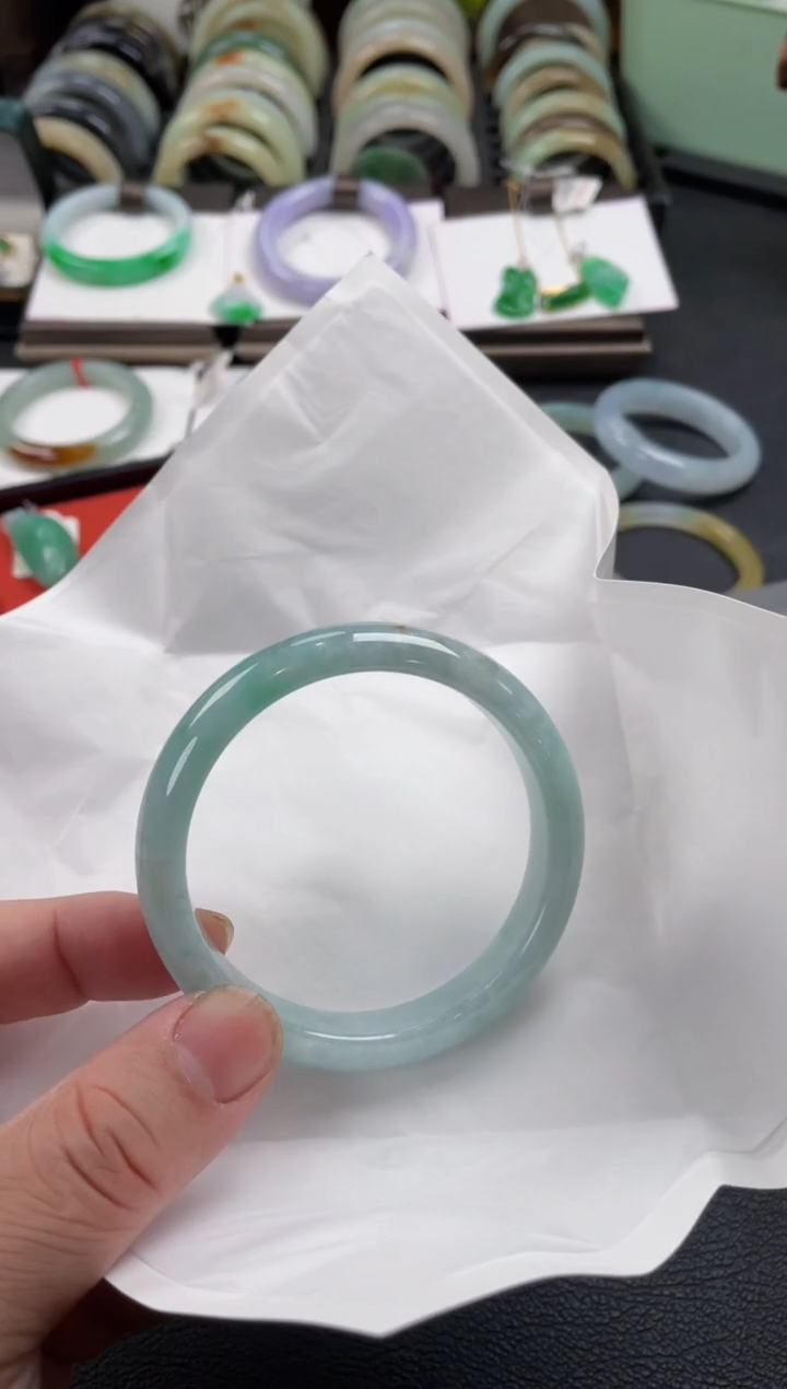 【闪购商品】翡翠手镯未镶嵌有纹裂