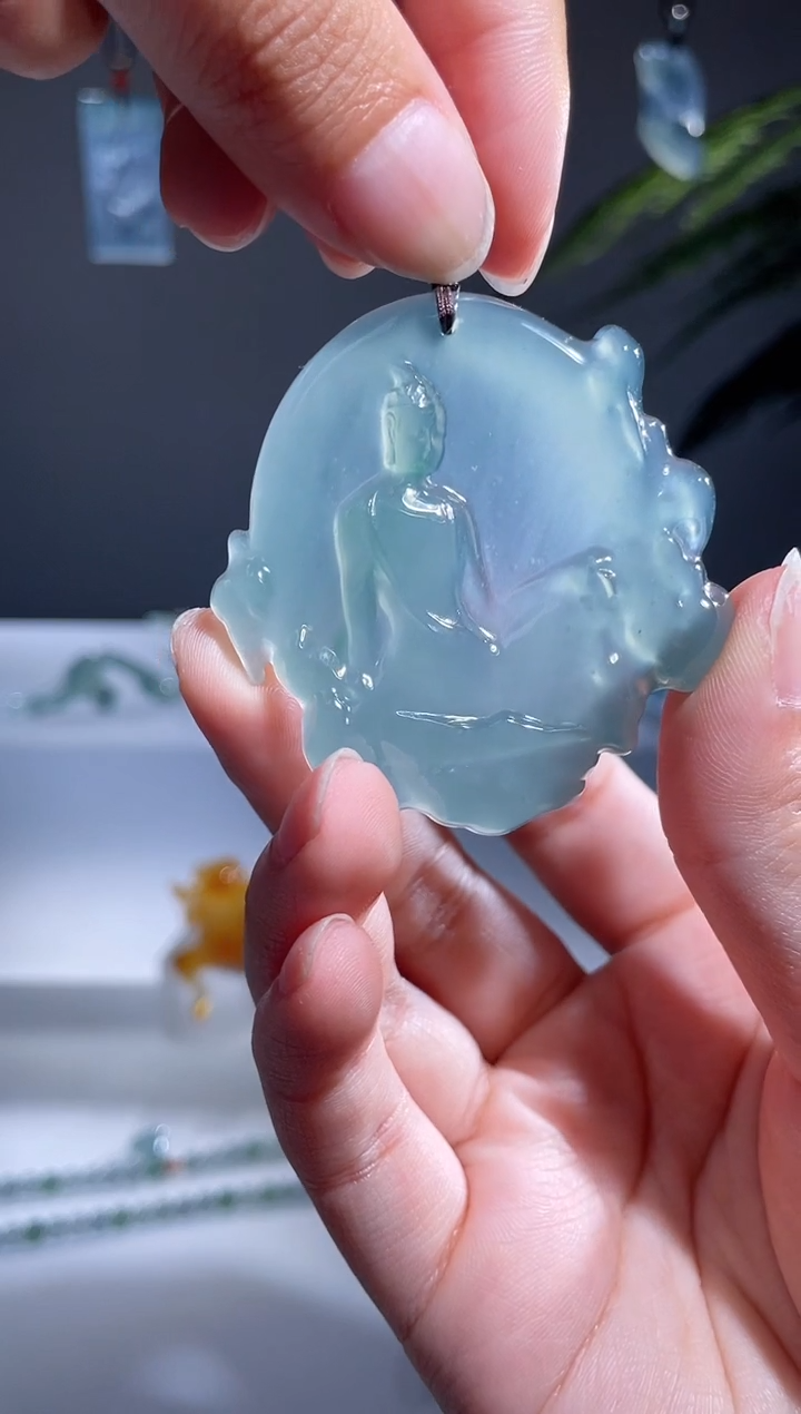 翡翠未镶嵌颈饰悟道