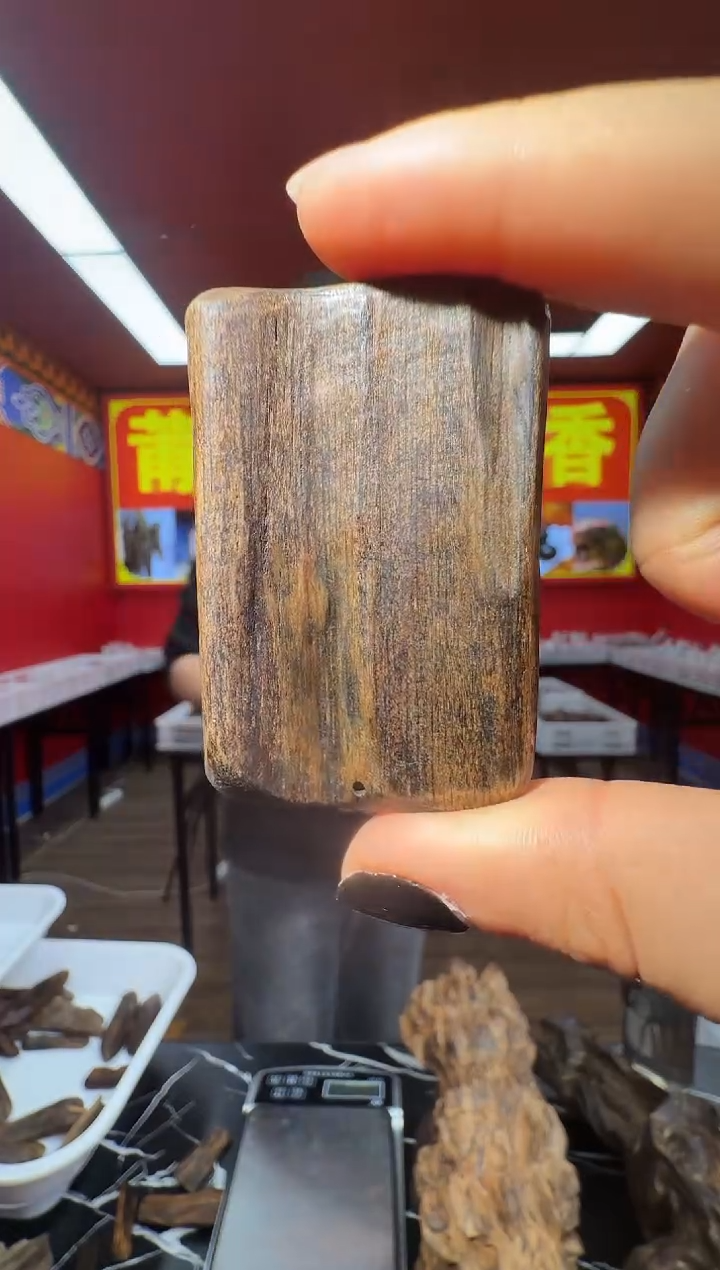 沉香吊坠d81文莱多样性发一