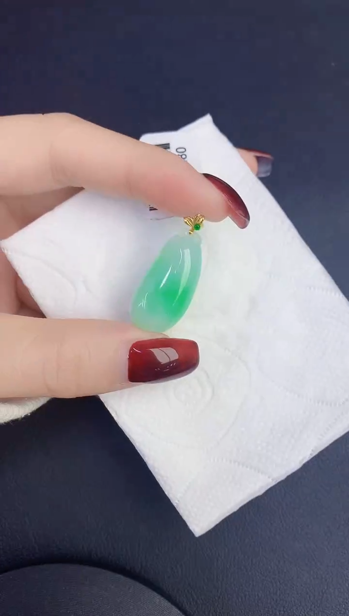 颈饰18K金镶嵌翡翠缅甸天然翡翠A货