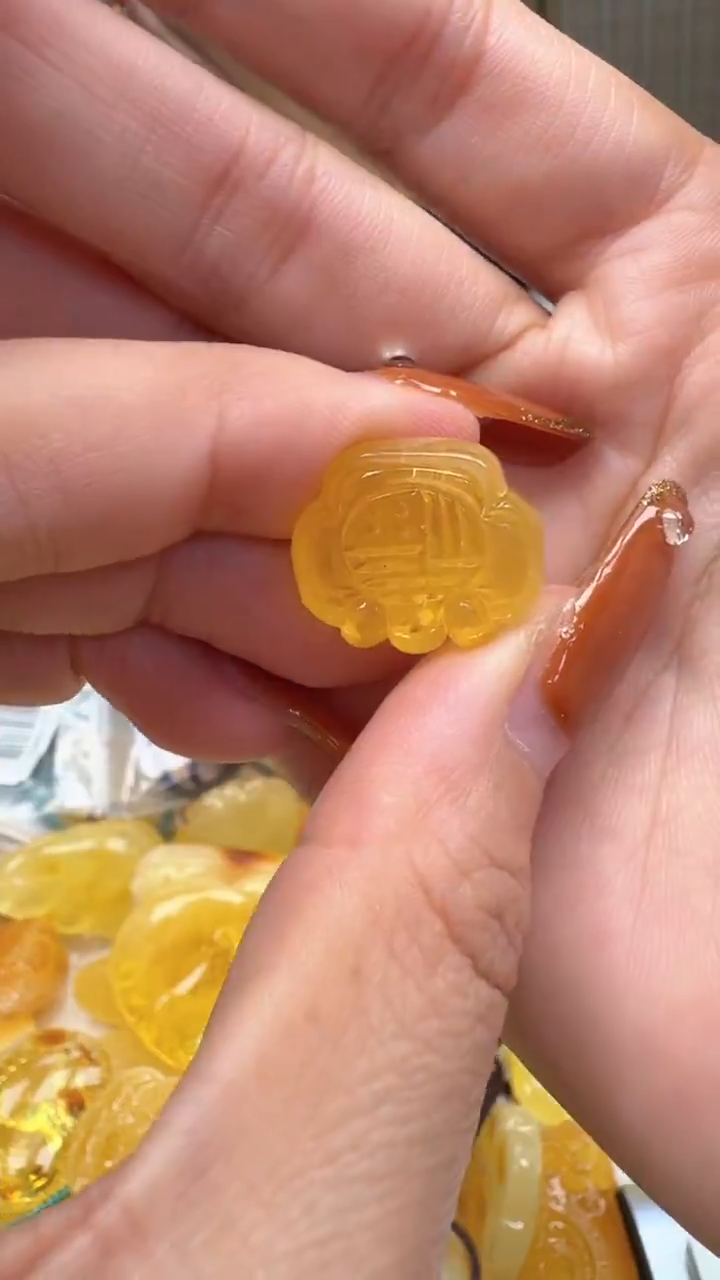 裸石琥珀未镶嵌如图