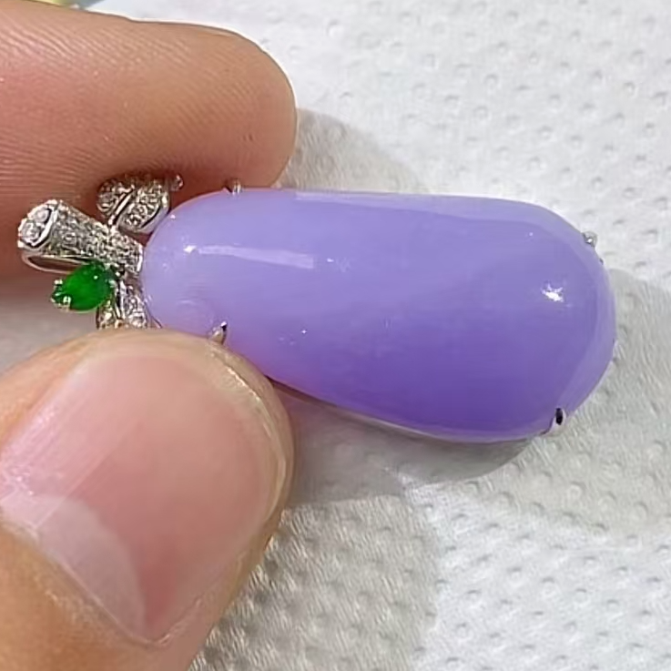 缅甸天然翡翠挂坠