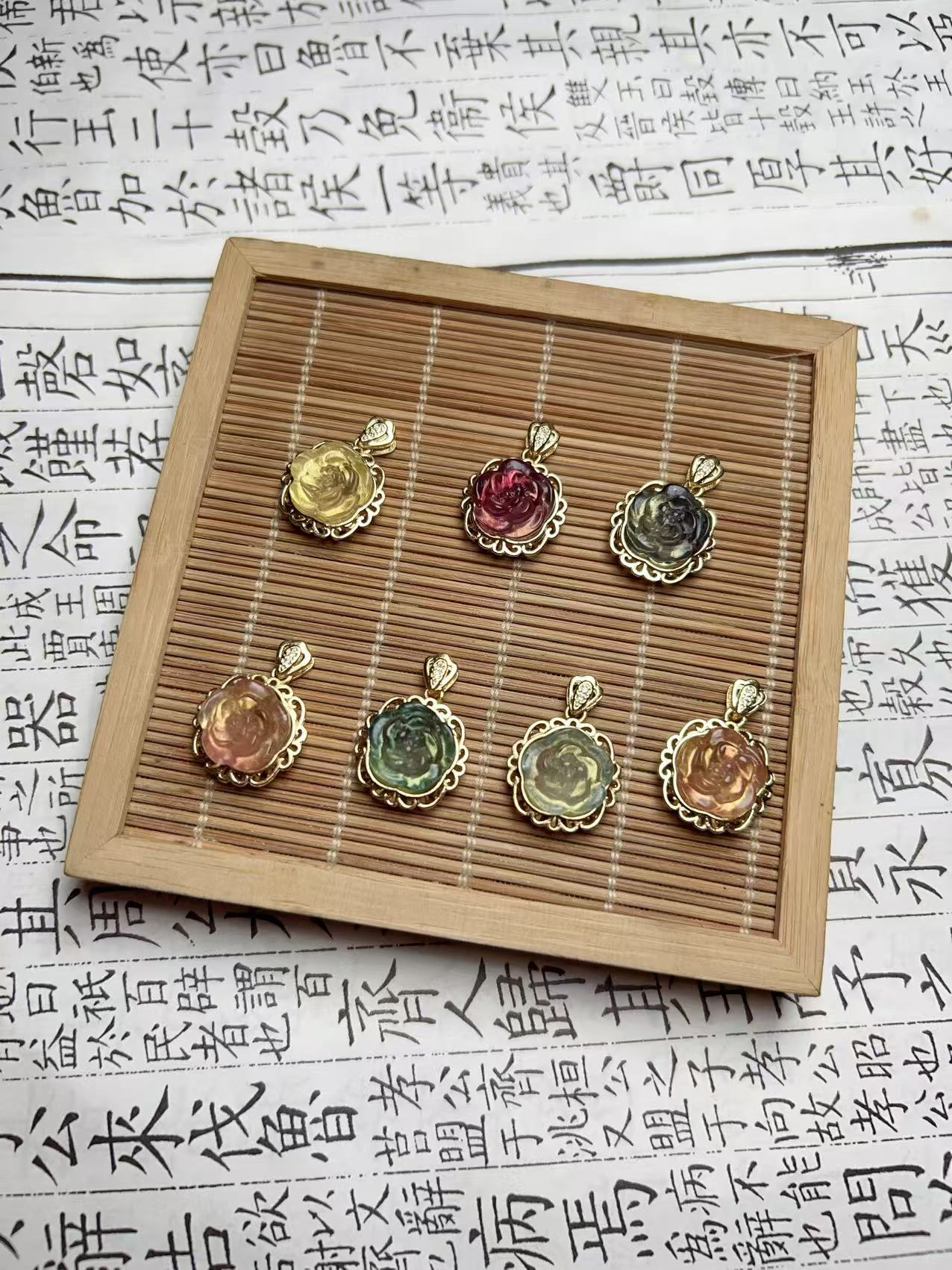 LS-091 时尚萤石【花开富贵】吊坠（拍一发一 微瑕多样性发货）