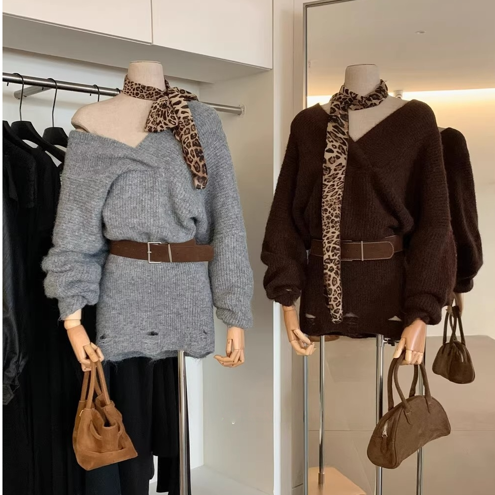 秋季辣妹宽松慵懒风性感大V领破洞设计感百搭休闲针织连衣裙女