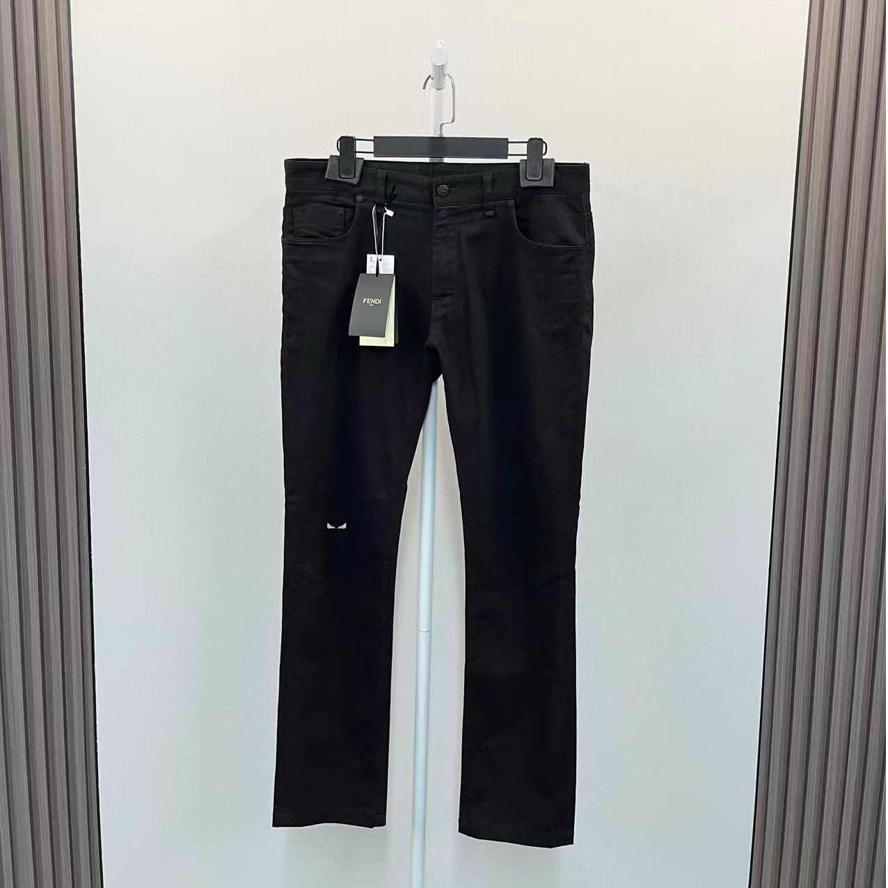 未使用 FENDI/芬迪 /黑色刺绣怪兽眼睛皮牌logo牛仔裤长裤/尺码33