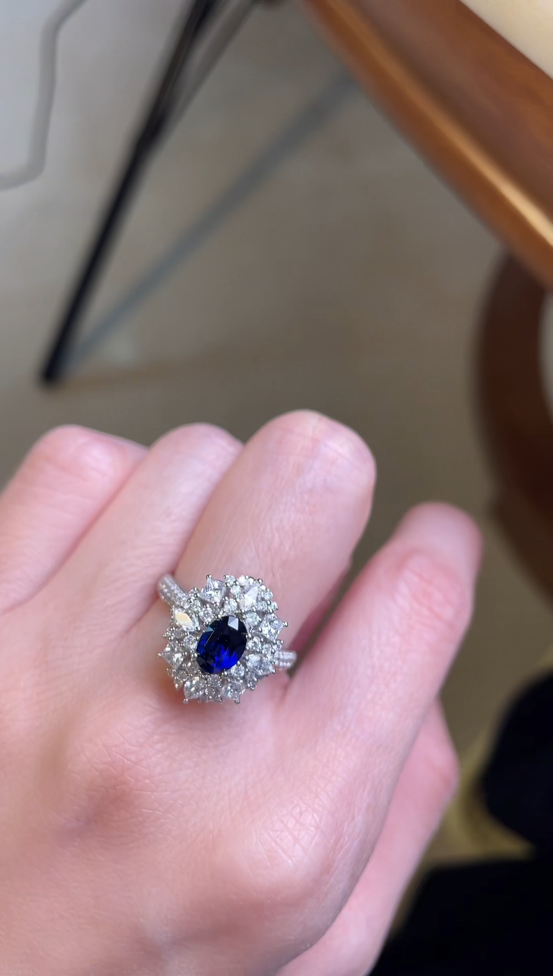 【闪购商品】蓝宝石戒指18K金镶嵌皇家蓝主石：1.18ct