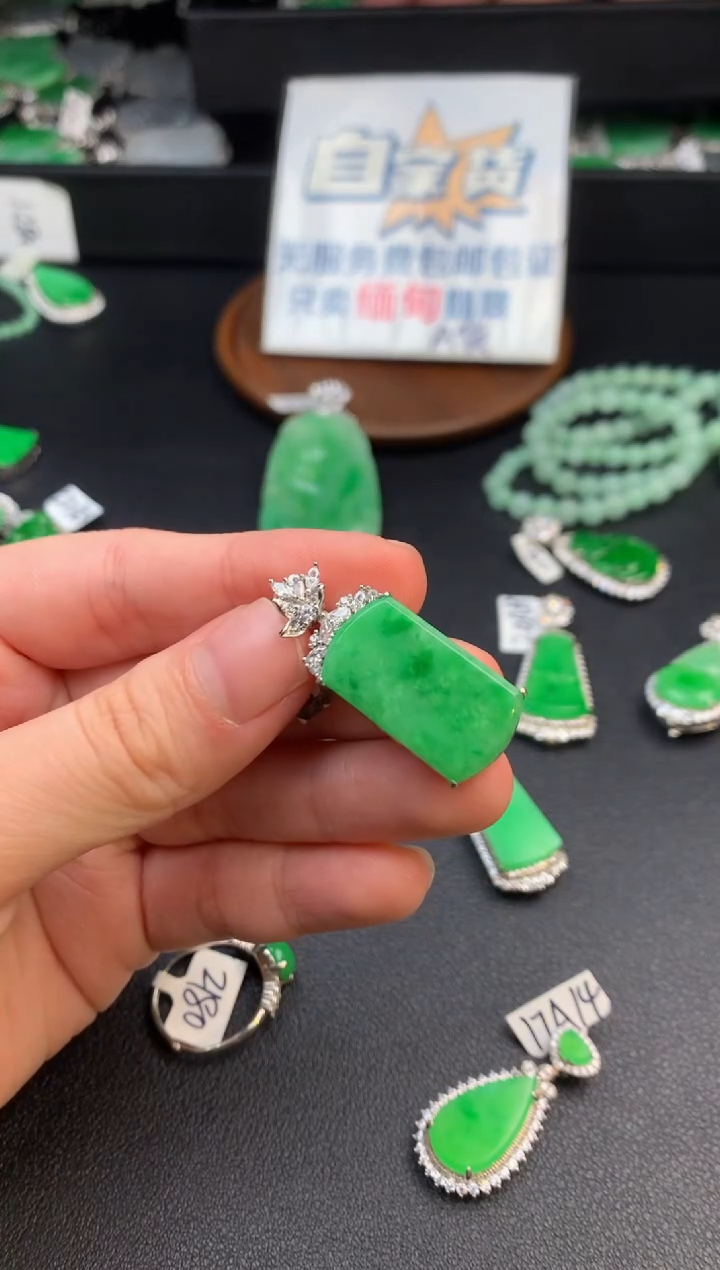 【闪购商品】翡翠颈饰银S925镶嵌翡翠