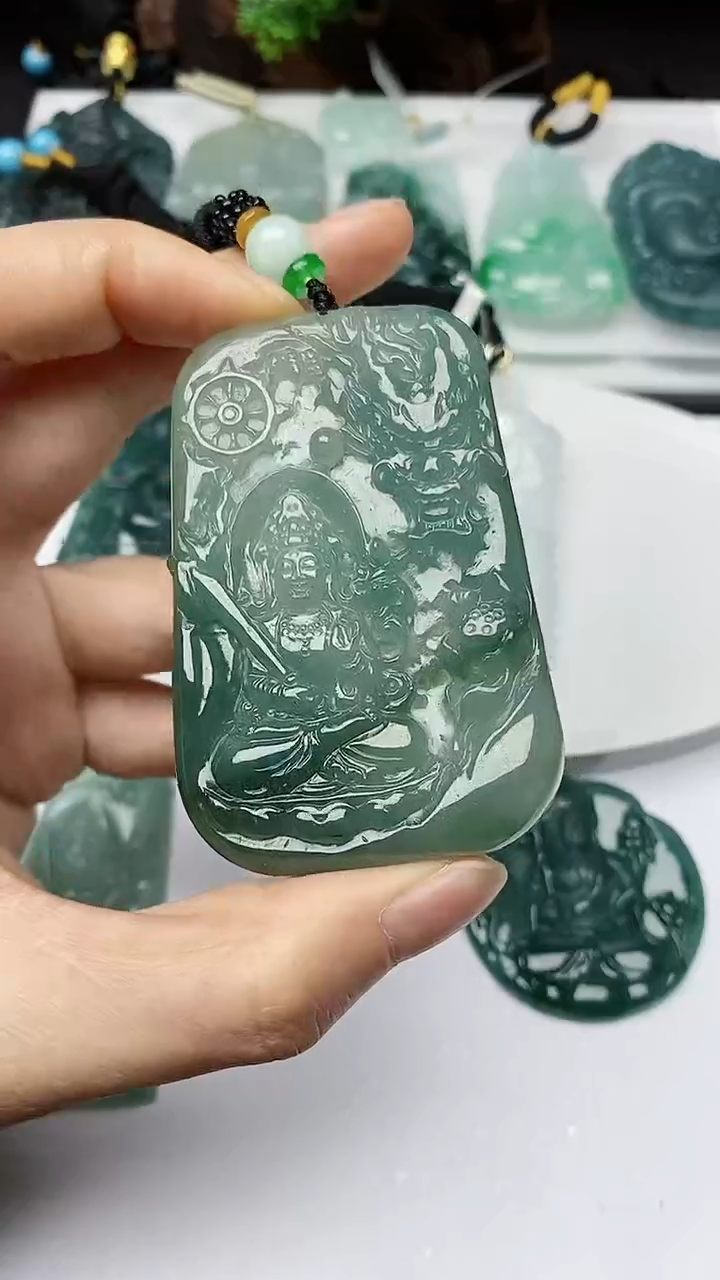 【闪购商品】翡翠颈饰未镶嵌