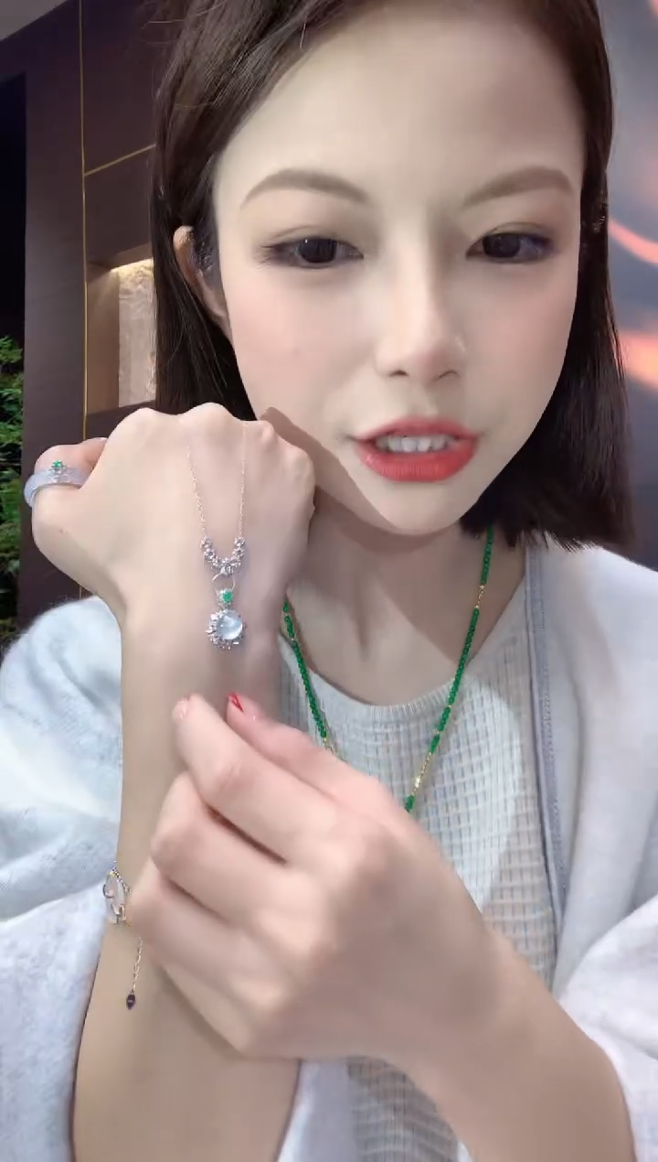 吊坠(不含链)18K金镶嵌翡翠A15 多样性发一件