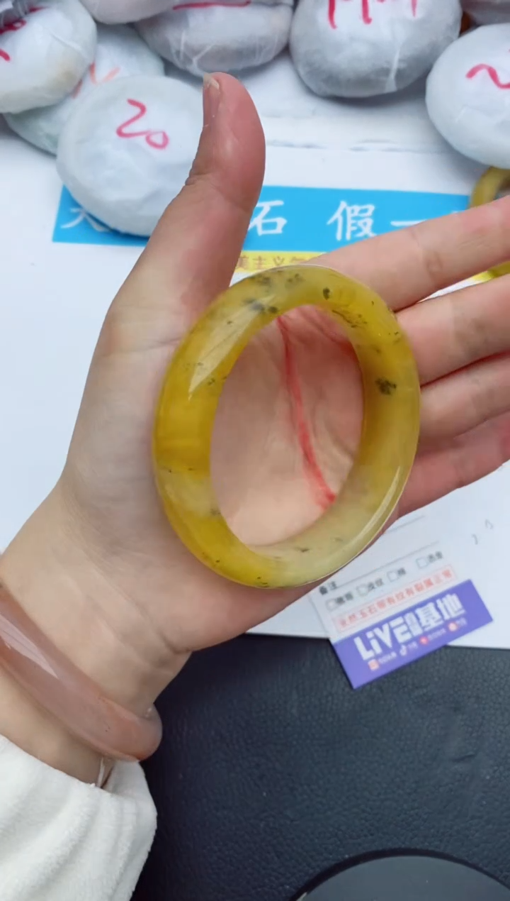 【闪购商品】石英质玉手镯未镶嵌151+58/59