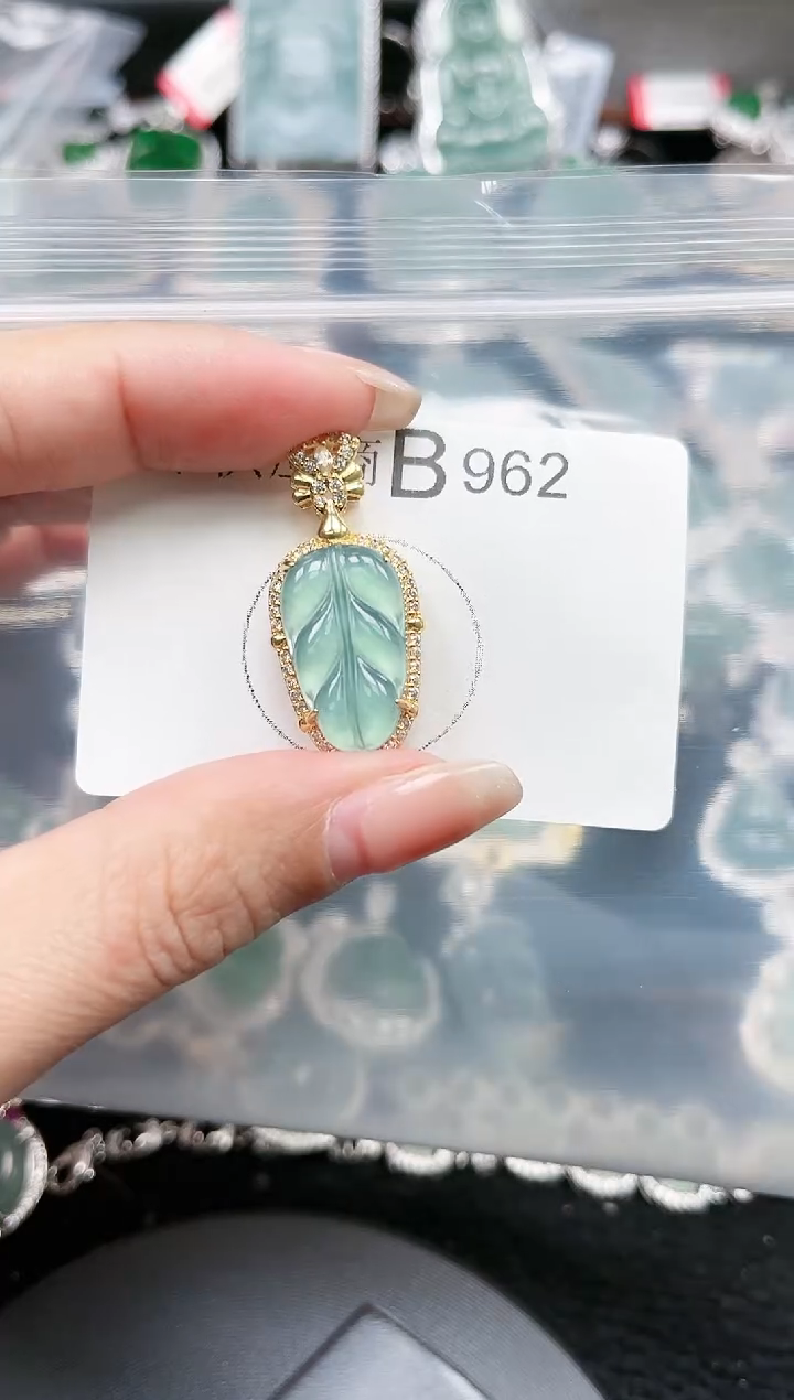 【闪购商品】翡翠颈饰未镶嵌962赠皮绳