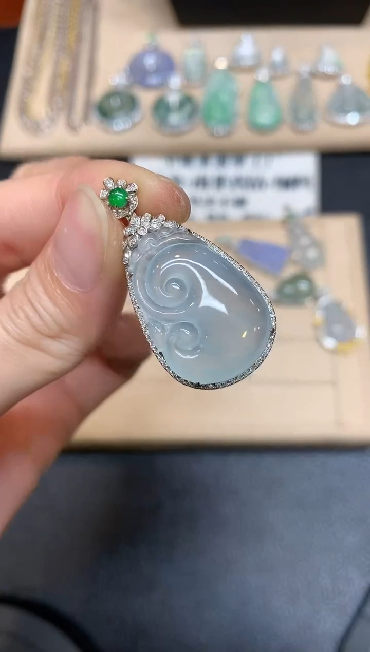 【闪购商品】翡翠颈饰18K金镶嵌如意【无服务费