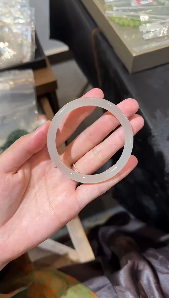 【闪购商品】和田玉手镯未镶嵌55