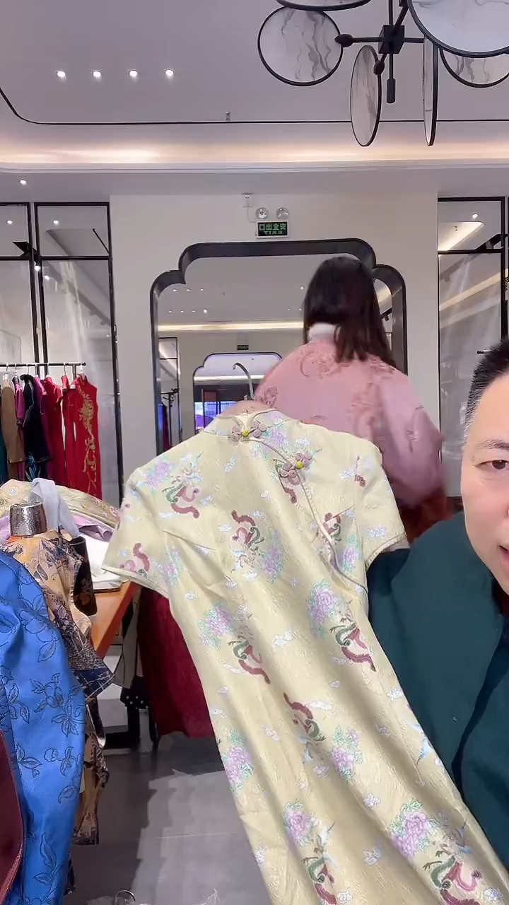 高定款龙凤呈祥款暖黄色送考旗袍 699 l码