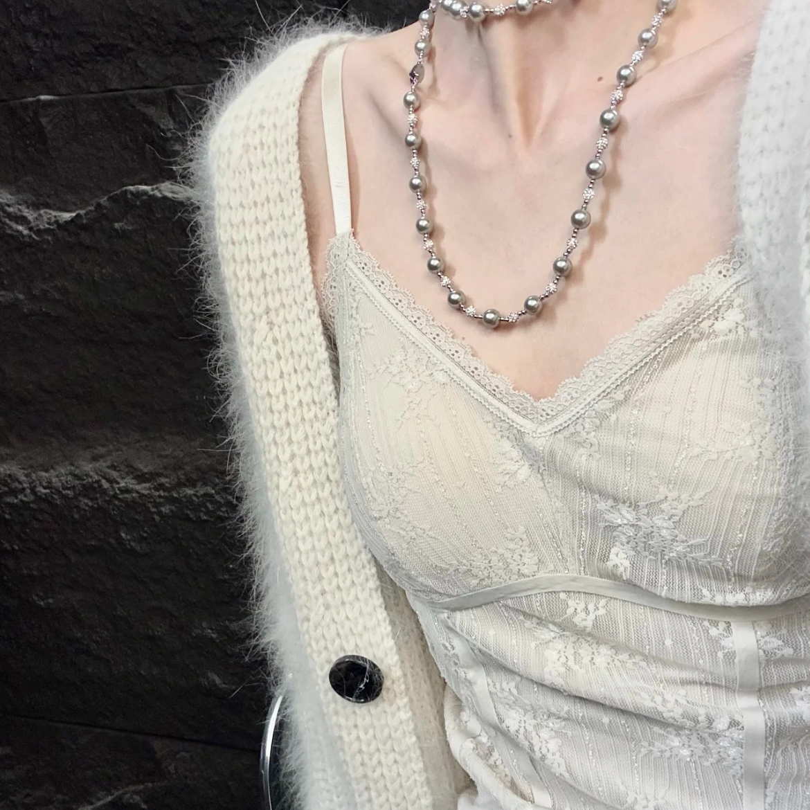 性感v领蕾丝吊带女2025新款春夏透气舒适胸垫细肩中长款美背背心