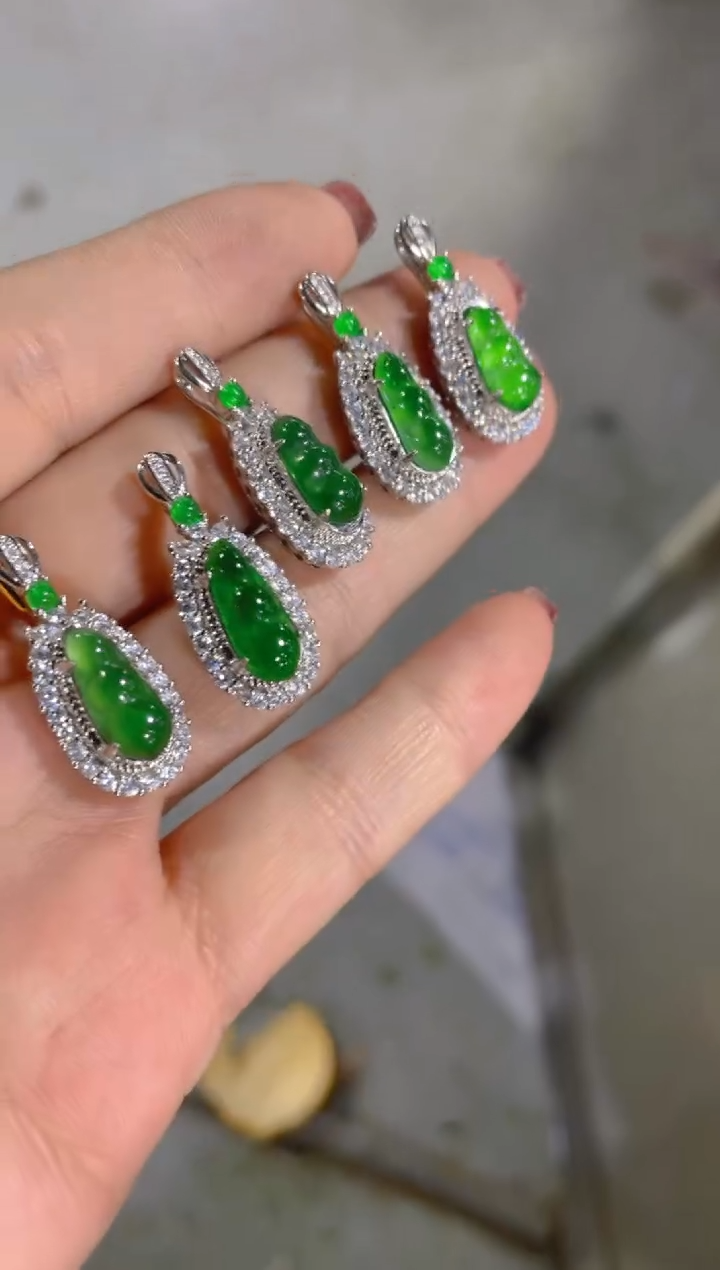 【闪购商品】翡翠颈饰未镶嵌天然A货翡翠多样性发货拍一发一