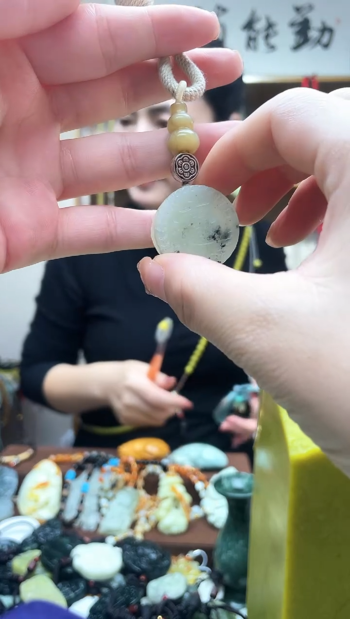 未镶嵌岫玉吊坠·`