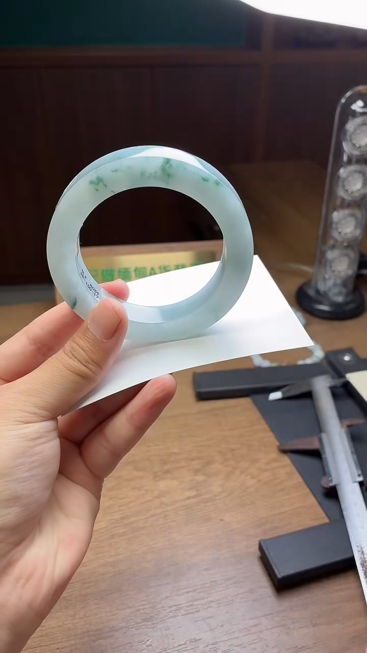 未镶嵌手镯定制翡翠随**月定制