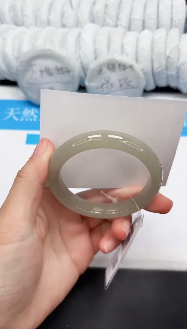 【闪购商品】石英质玉手镯未镶嵌196-56.8