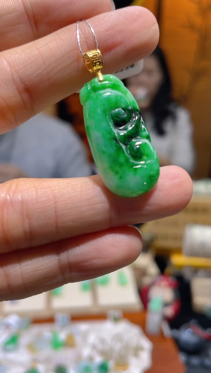 【闪购商品】翡翠颈饰18K金镶嵌假一赔三