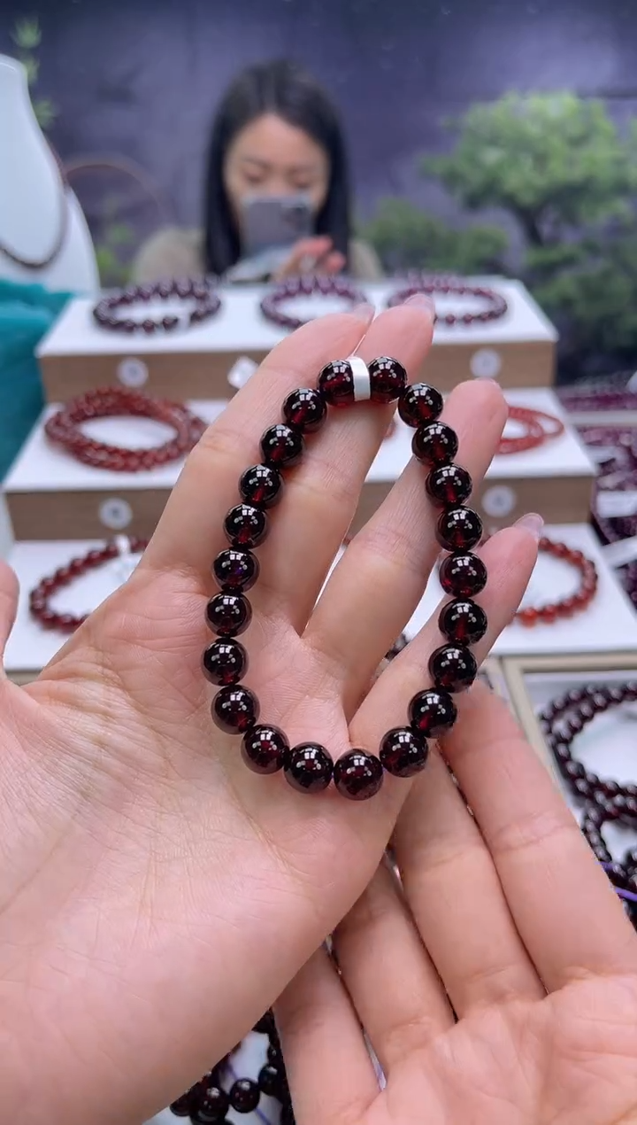 【闪购商品】石榴石手串未镶嵌紫牙乌石榴石8mm+，多样式发一