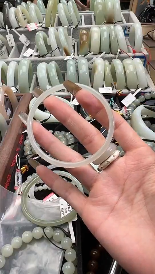 【闪购商品】和田玉手镯未镶嵌且末料高青白叮当手镯58+