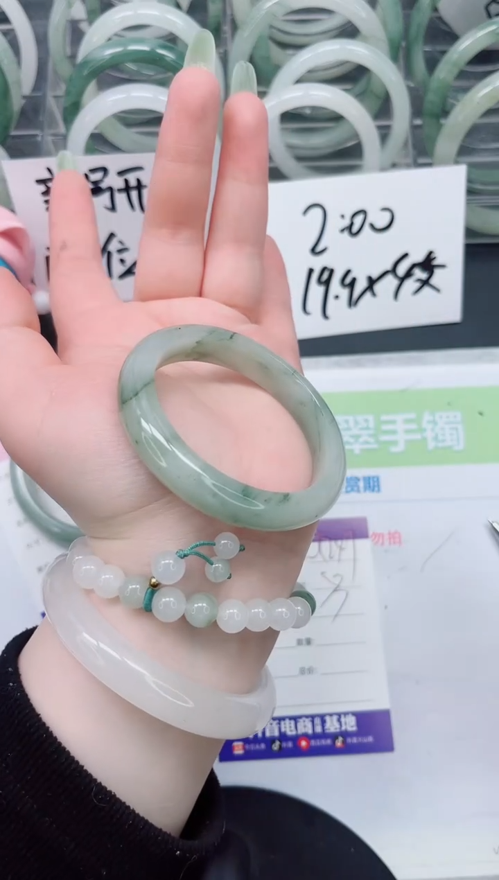 【闪购商品】石英质玉手镯合金a247