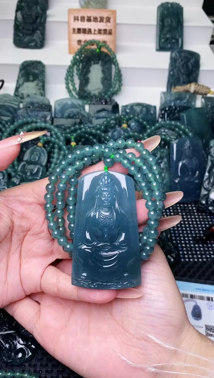 颈饰未镶嵌翡翠 