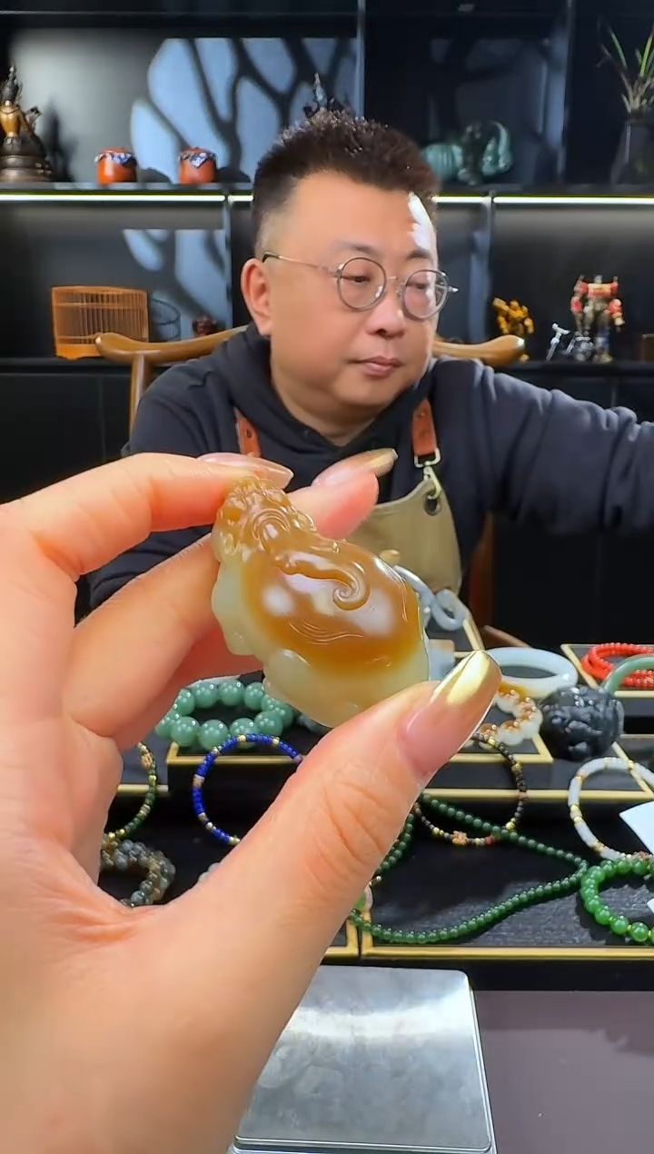 颈饰未镶嵌和田玉威*逊糖白貔貅