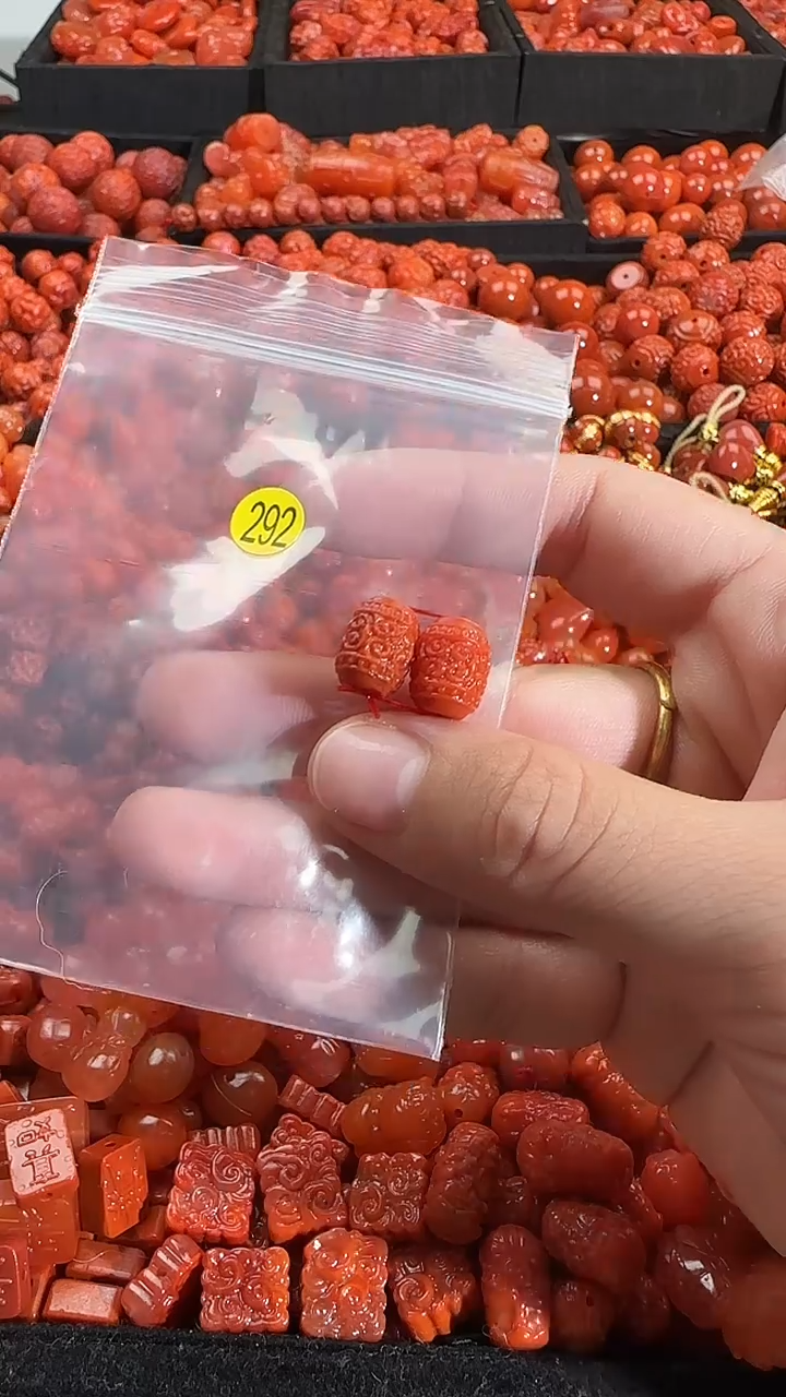 颈饰未镶嵌南红玛瑙1